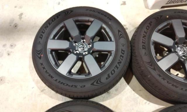 トヨタ純正 60系RAV4Adventure アルミホイール + DUNLOP e SPORTMAXX