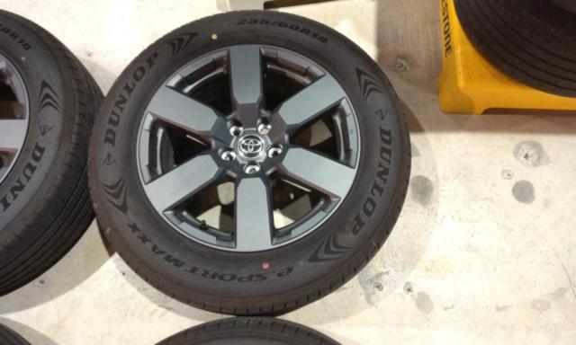 トヨタ純正 60系RAV4Adventure アルミホイール + DUNLOP e SPORTMAXX
