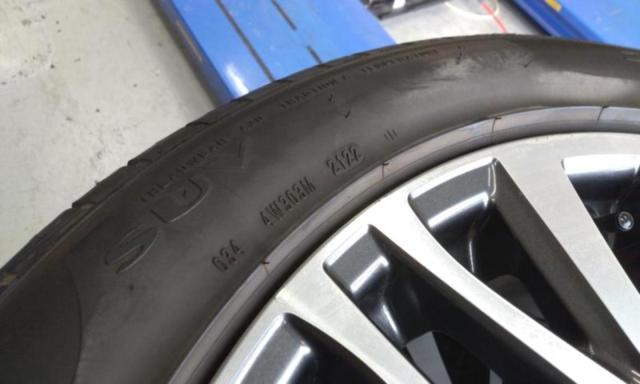 トヨタ純正30系アルファード前期純正切削光輝ホイール  +PIRELLI Cinturato P1 SUV 235/50-18