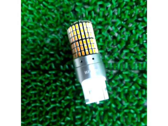 LED turn signal valve
T 20
*It lights up orange.