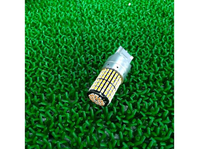 LED turn signal valve
T 20
*It lights up orange.