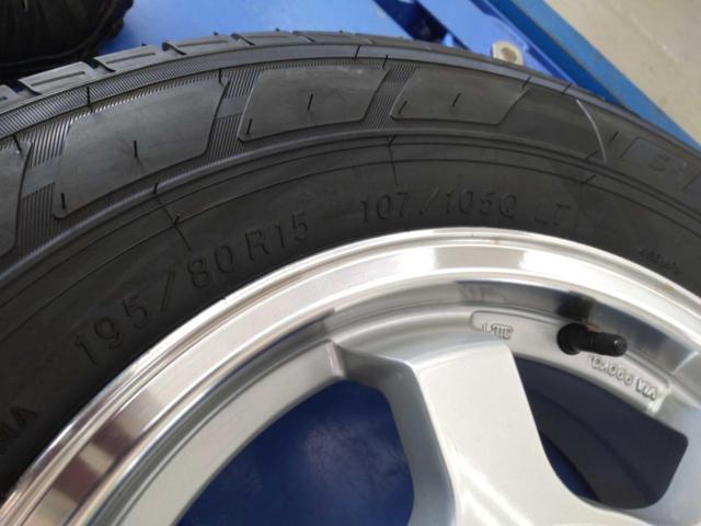 メーカー不明 スポークホイール  + YOKOHAMA BluEarth-Van RY55 195/80R15 4本セット