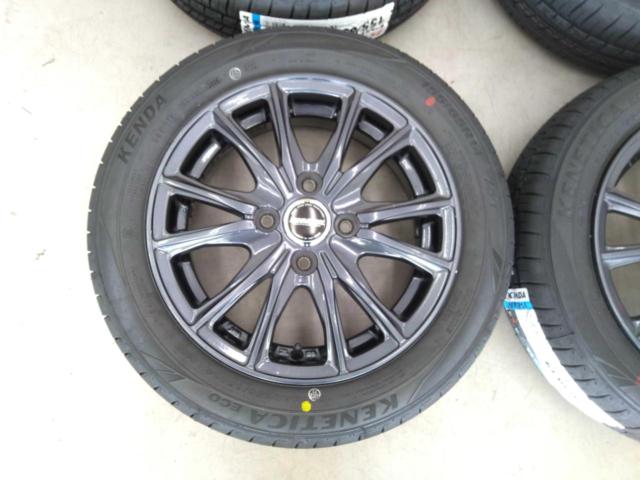 HOT
STUFF
WAREN
W03
+
KENDA
KR203 with brand new tires!