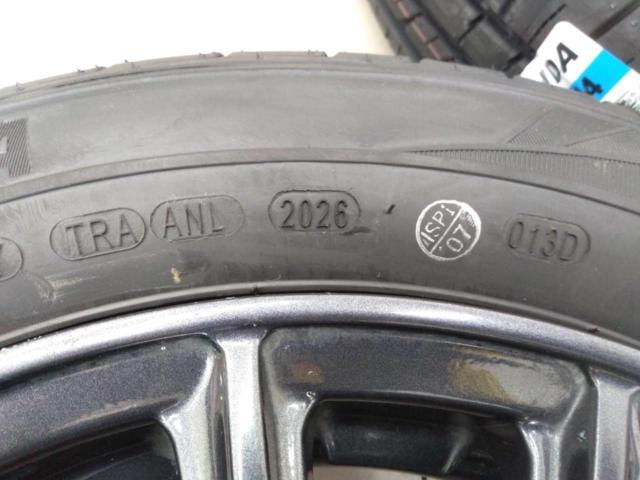 HOT
STUFF
WAREN
W03
+
KENDA
KR203 with brand new tires!