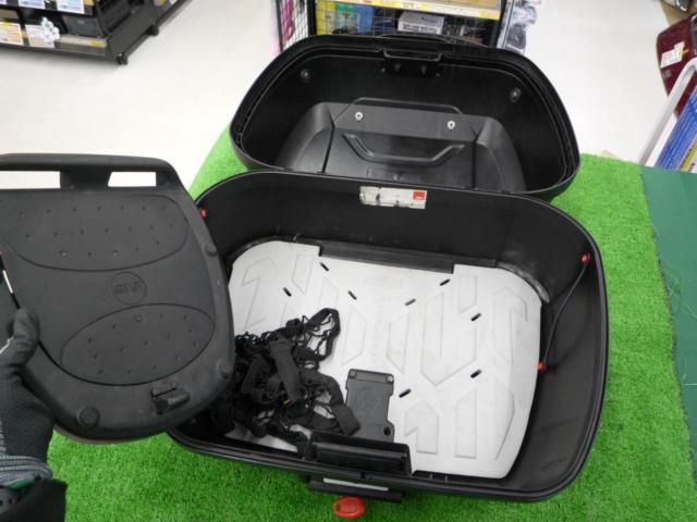 GIVI rear box
Mono lock top case
43L