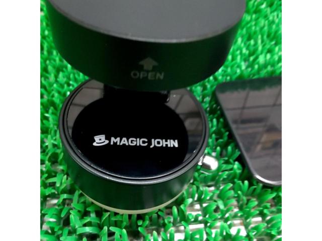 ELECOM
MAGKEEP (magnetic type)
Sucker type smartphone stand