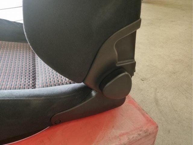 Genuine Mitsubishi RECARO seats
Reclining seat
JT45
Passenger side