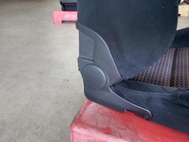 Genuine Mitsubishi RECARO seats
Reclining seat
JT45
Passenger side