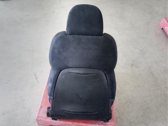 Genuine Mitsubishi RECARO seats
Reclining seat
JT45
Passenger side