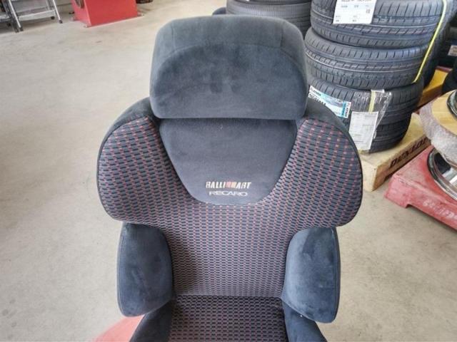 Genuine Mitsubishi RECARO seats
Reclining seat
JT45
Driver side
