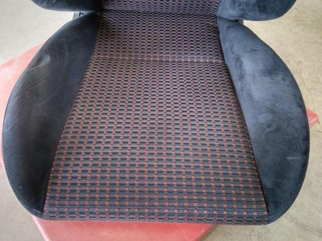 Genuine Mitsubishi RECARO seats
Reclining seat
JT45
Driver side