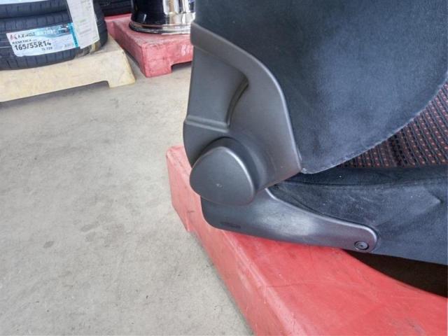 Genuine Mitsubishi RECARO seats
Reclining seat
JT45
Driver side