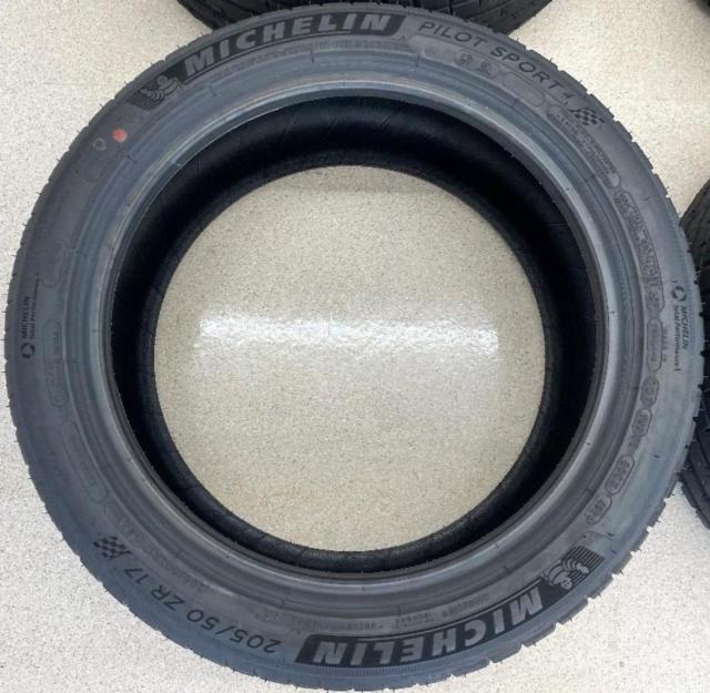 ETMICHELIN
PILOT
SPORT
Four
205/50R17(ZR17)
93W
Made in 2024
4 pieces set