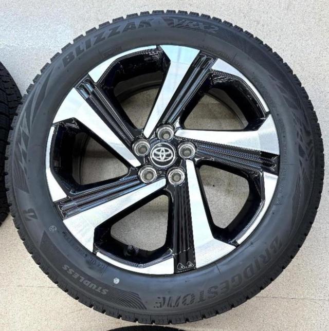 Toyota (TOYOTA)
Genuine parts for the Raize Hybrid
+
BRIDGESTONE (Bridgestone) BLIZZAK
VRX2
195 / 60R17
90Q
Made in 2024
Four