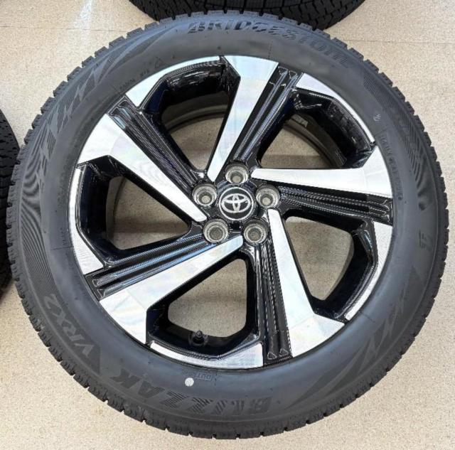 Toyota (TOYOTA)
Genuine parts for the Raize Hybrid
+
BRIDGESTONE (Bridgestone) BLIZZAK
VRX2
195 / 60R17
90Q
Made in 2024
Four