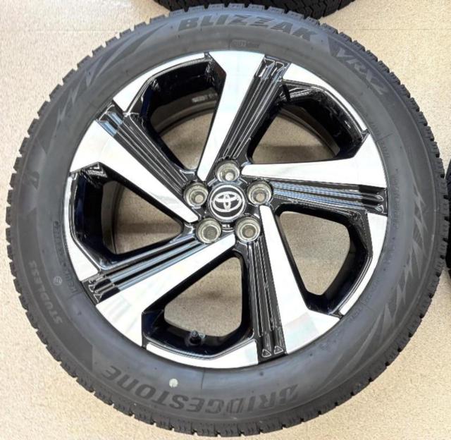 Toyota (TOYOTA)
Genuine parts for the Raize Hybrid
+
BRIDGESTONE (Bridgestone) BLIZZAK
VRX2
195 / 60R17
90Q
Made in 2024
Four