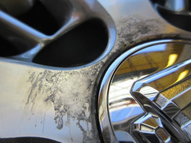 Toyota
200 series Crown Royal genuine wheel
(Z08105)