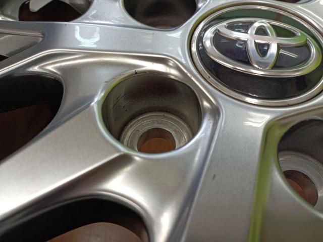 Toyota
80 series Voxy genuine BBS