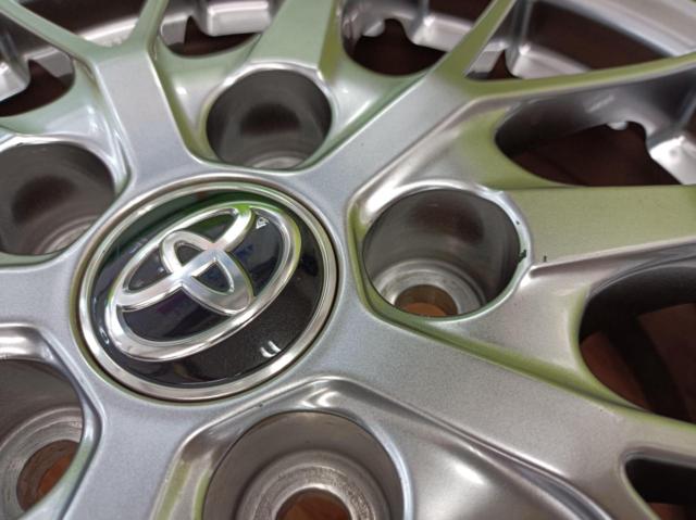 Toyota
80 series Voxy genuine BBS