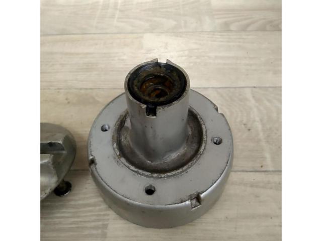 HONDA
Z50J
Monkey genuine front drum hub