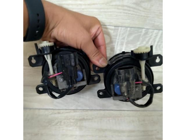 Honda genuine option
LED fog lamp
Right and left
