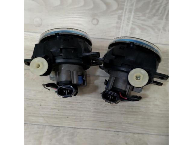 Honda genuine option
LED fog lamp
Right and left