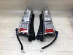 Honda genuine N-BOX
JF1 early model genuine taillights
Right and left