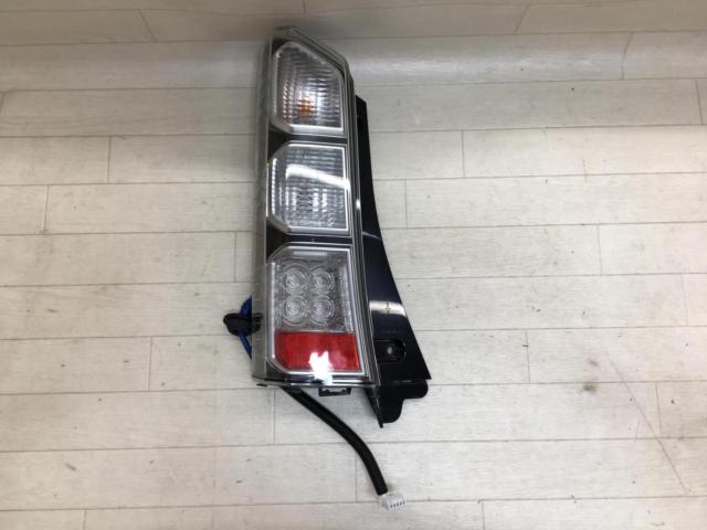 Honda genuine N-BOX
JF1 early model genuine taillights
Right and left