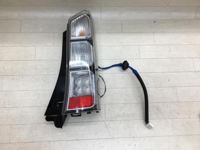 Honda genuine N-BOX
JF1 early model genuine taillights
Right and left