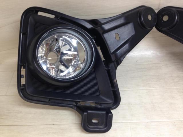トヨタ 200系ハイエース 3型純正フォグレンズ
