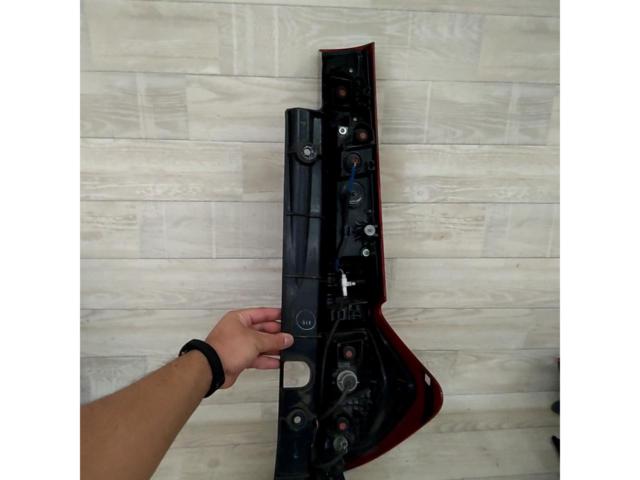 トヨタ M900A 前期純正テールレンズ