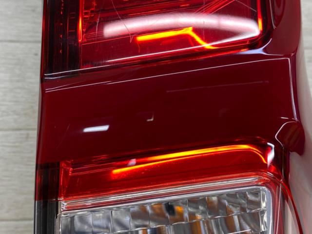 トヨタ M900A 前期純正テールレンズ