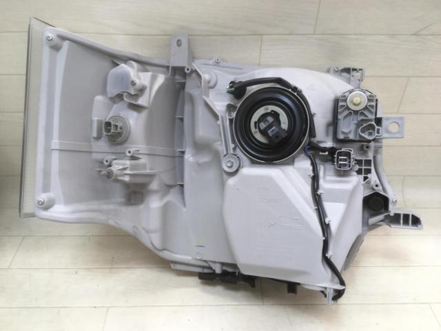 トヨタ 200系ハイエース 8型ダークプライムⅡ 純正LEDヘッドライト KOITO 26-137