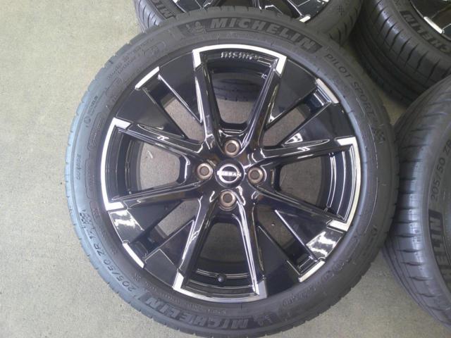  campaign Specials !! 
Nissan original (NISSAN)
Aura NISMO
Genuine wheels
+
MICHELIN (Michelin)
PILOT
SPORT
Four
