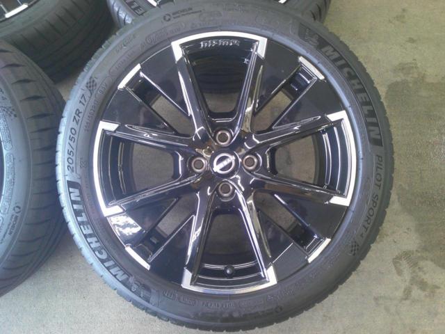 campaign Specials !! 
Nissan original (NISSAN)
Aura NISMO
Genuine wheels
+
MICHELIN (Michelin)
PILOT
SPORT
Four