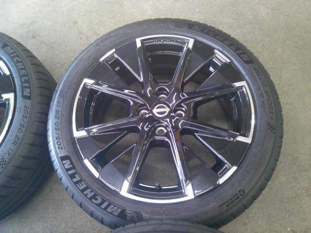  campaign Specials !! 
Nissan original (NISSAN)
Aura NISMO
Genuine wheels
+
MICHELIN (Michelin)
PILOT
SPORT
Four