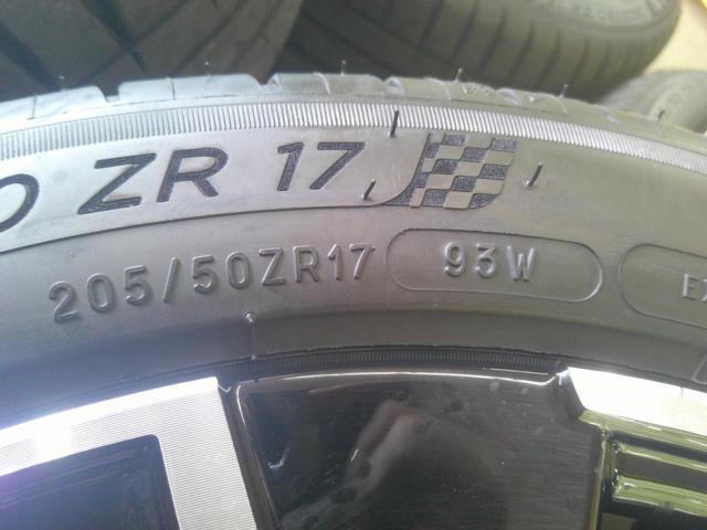  campaign Specials !! 
Nissan original (NISSAN)
Aura NISMO
Genuine wheels
+
MICHELIN (Michelin)
PILOT
SPORT
Four