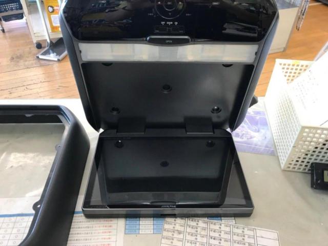 ALPINE
TMX-R1500
Flip down monitor