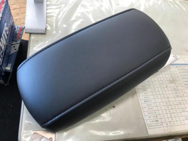 TOYOTA(トヨタ) カローラクロス純正 アームレスト