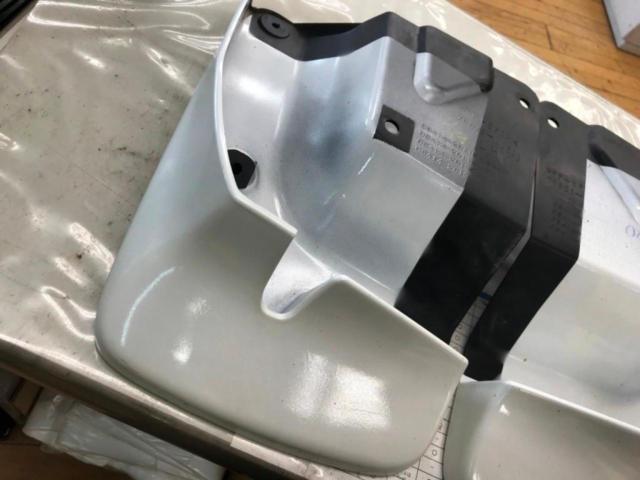 TOYOTA ハイエース純正 泥除け