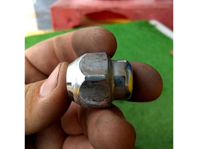 メーカー不明 テーパー取付シルバーショートナット P1.5×M12 21HEX