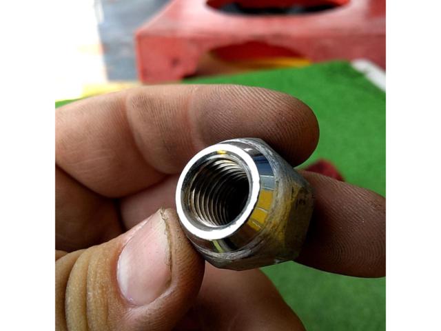 メーカー不明 テーパー取付シルバーショートナット P1.5×M12 21HEX