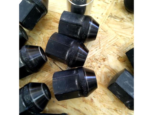 WePro
Ultra duralumin
A7075
Cold forging nut
black
16 nuts +
Set of 4 lock nuts M12xP1.5/21HEX