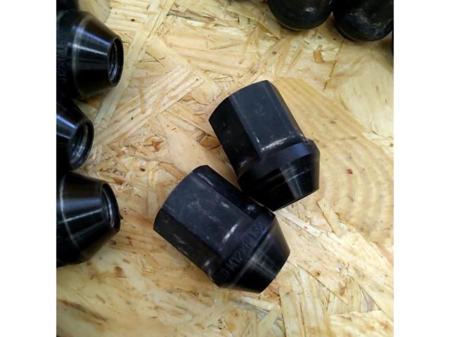 WePro
Ultra duralumin
A7075
Cold forging nut
black
16 nuts +
Set of 4 lock nuts M12xP1.5/21HEX