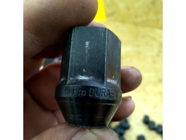 WePro
Ultra duralumin
A7075
Cold forging nut
black
16 nuts +
Set of 4 lock nuts M12xP1.5/21HEX