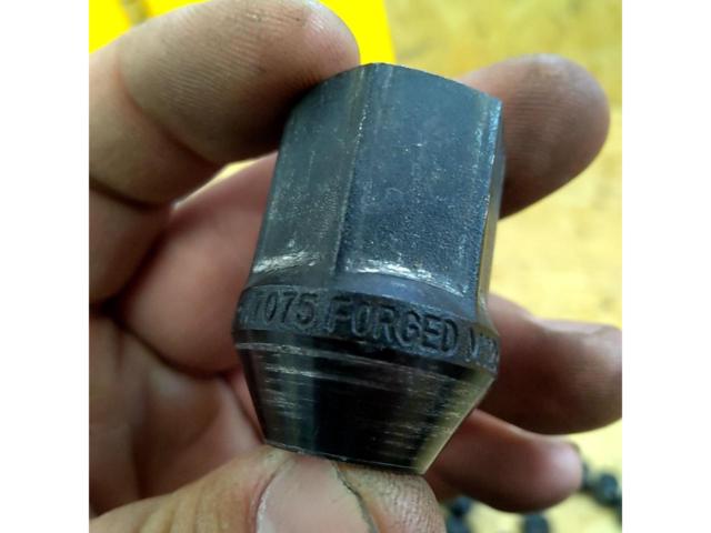 WePro
Ultra duralumin
A7075
Cold forging nut
black
16 nuts +
Set of 4 lock nuts M12xP1.5/21HEX