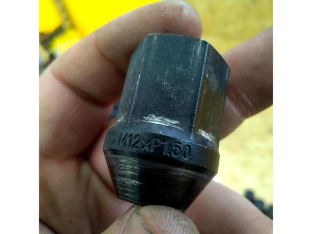 WePro
Ultra duralumin
A7075
Cold forging nut
black
16 nuts +
Set of 4 lock nuts M12xP1.5/21HEX