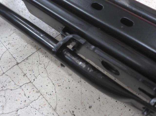 RAY-BOLT
Seat rail
Driver side
(Alto
HA23S)
Z08065