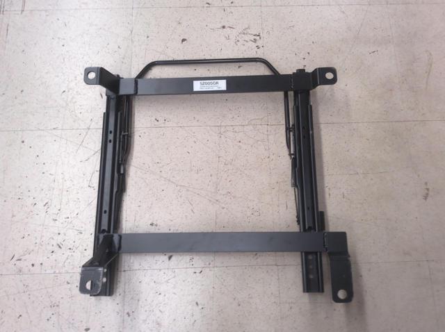 RAY-BOLT
Seat rail
Driver side
(Alto
HA23S)
Z08065
