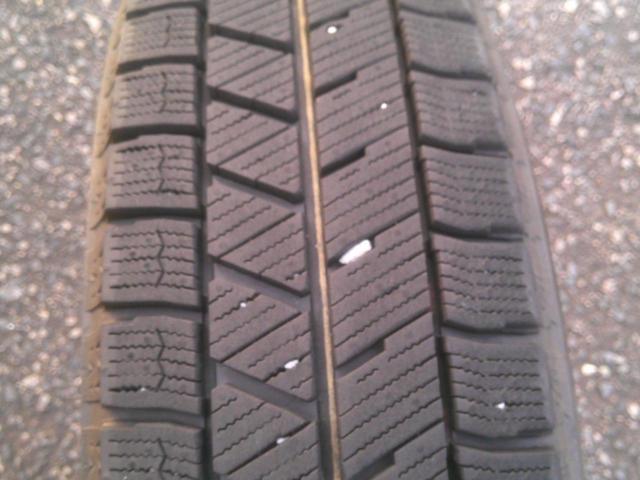 Front and rear differences / Mitsubishi i
Size] BRIDGESTONE
BLIZZAK
VRX3
(2 tires) 145/65-15 / (2 tires) 175/55-15
4 pieces set
Z08067